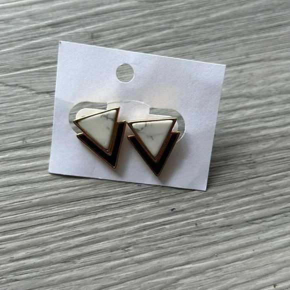 Vintage 80s Style Triangle Earrings With Marble, Gold & Black Detail Women’s - Picture 3 of 9
